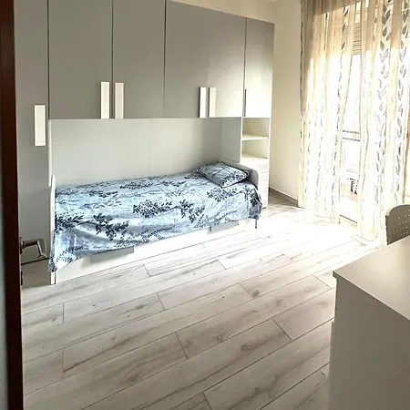 Pensión Thind House *